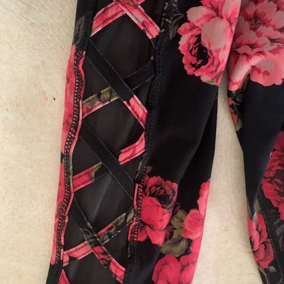 Torrid active 00 medium large red floral crop leggings mesh lattice gym casual r - Picture 5 of 6